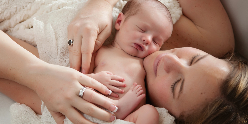 Denver Newborn Photographer image of baby and mom