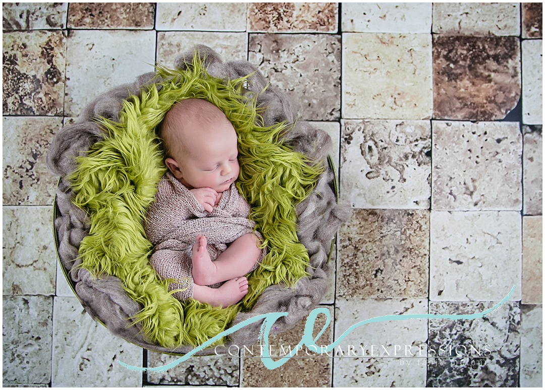 newborn photography-newbornphotographer-newborn-babyboy-photos-green-gray-white